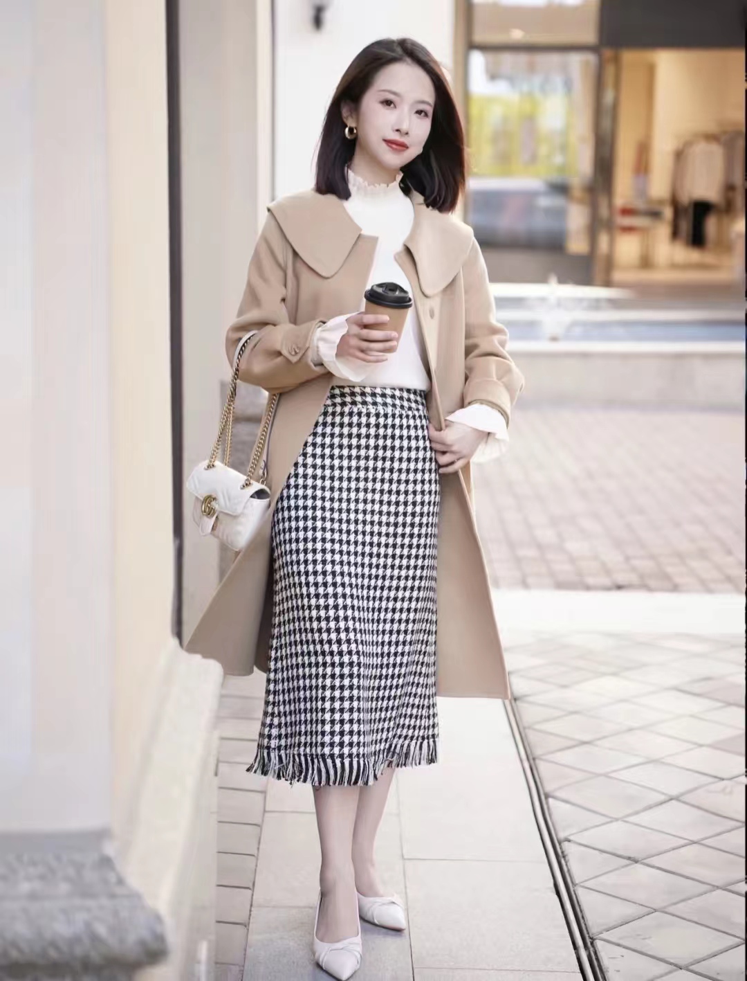 驼色浴袍大衣怎么搭配更高级,大衣棉服驼色穿搭女秋冬