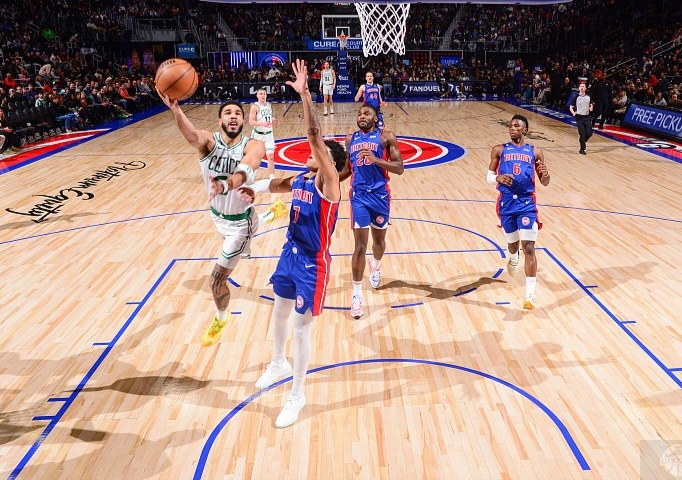 塔图姆31投31分,塔图姆34+9绿军击退老鹰主场7连胜