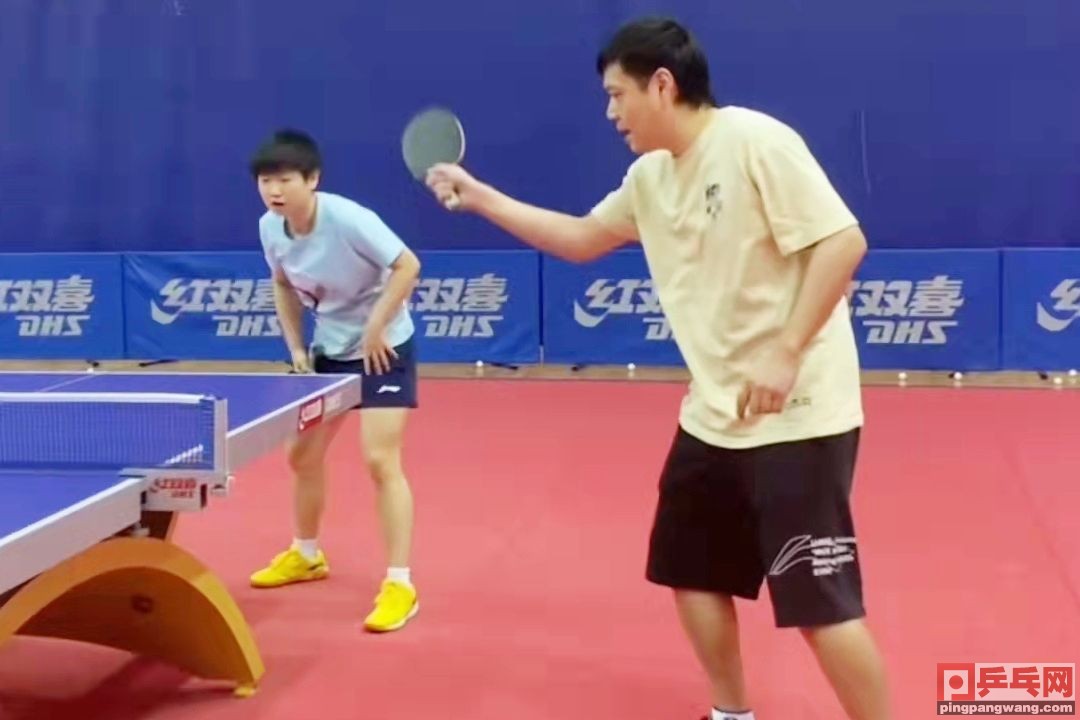 教练邱贻可谈孙颖莎,邱贻可樊振东场边教练