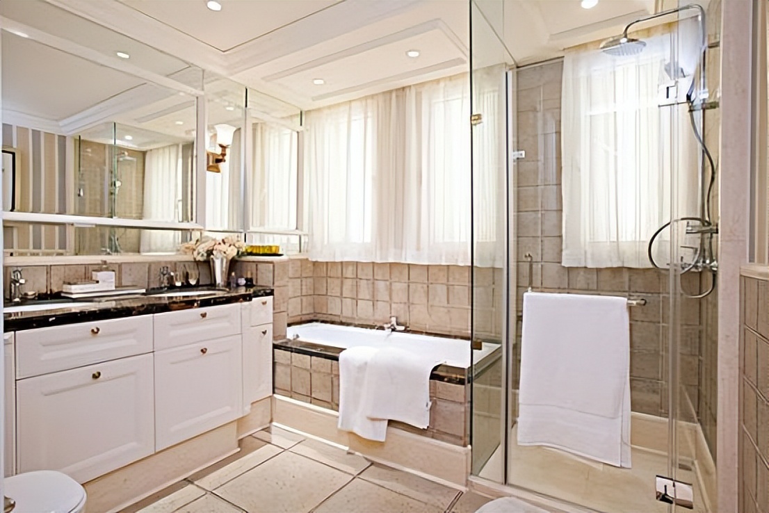 卫生间水箱水管漏水维修视频,水盆漏水用什么胶水补漏