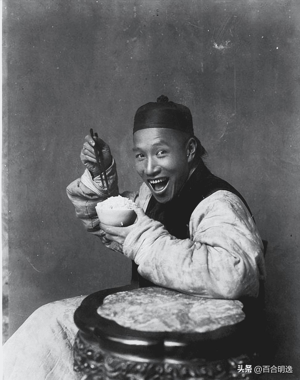 侵华日军残酷*行暴**，女子为活命脱下衣服让日本人拍摄，*辱侮**至死2