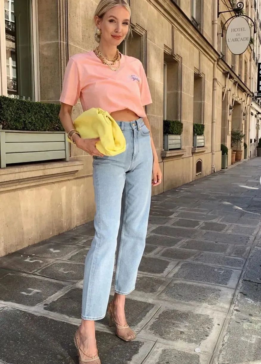 彩色大t恤怎么穿好看,今年时髦宽松t恤