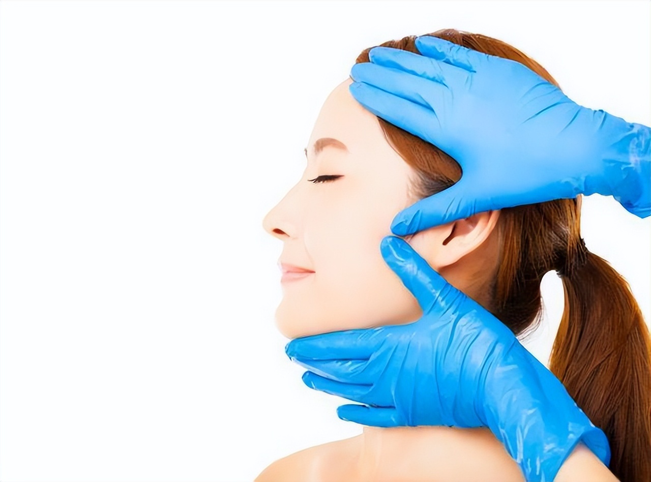 “悬胆鼻”是鼻中之王，看着就一脸富贵相，老了后更显气质优雅