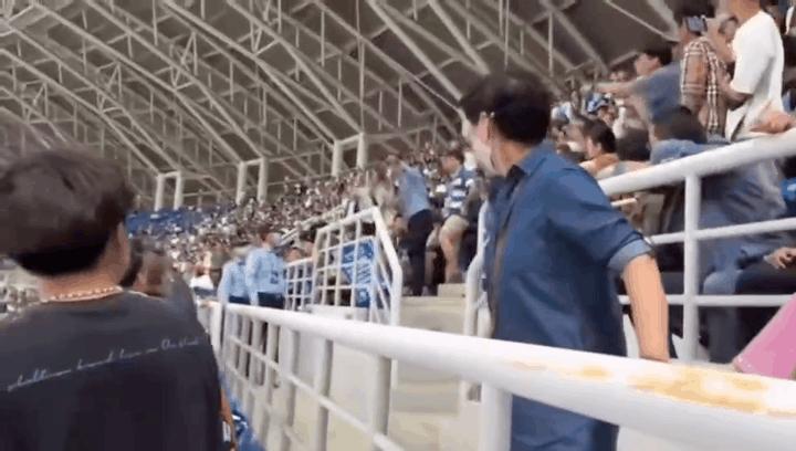 泰山客场女球迷被围堵,泰山天津女球迷