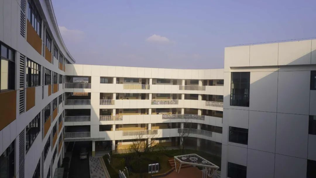 缁甸槼涓滆景楂樼骇涓鎺㈡牎,缁甸槼涓滆景楂樼骇涓鎺㈣