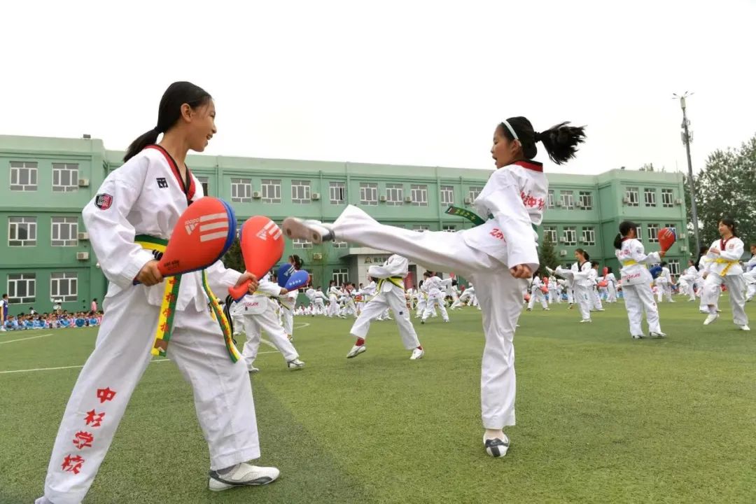 两千学生霸气登场的中杉金杉树体育节！泰酷辣！