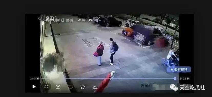 插队孙婆被做成表情包,媒体评插队婆孙被做成恶搞表情包