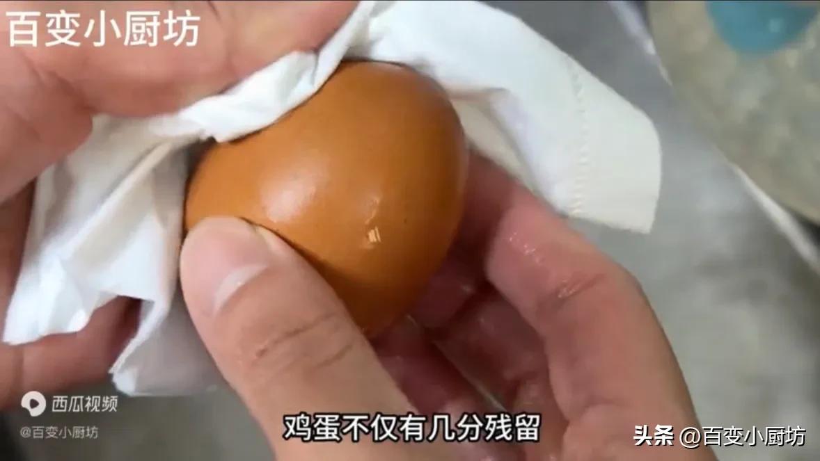 原来饭店里的荷包蛋是这样做出来的，难怪这么好看还不粘锅，厉害