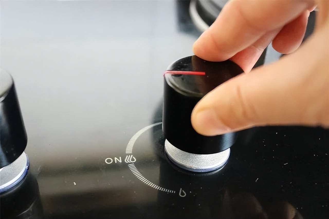 第一次搬新家燃气灶怎么使用,搬新家煤气灶要换吗