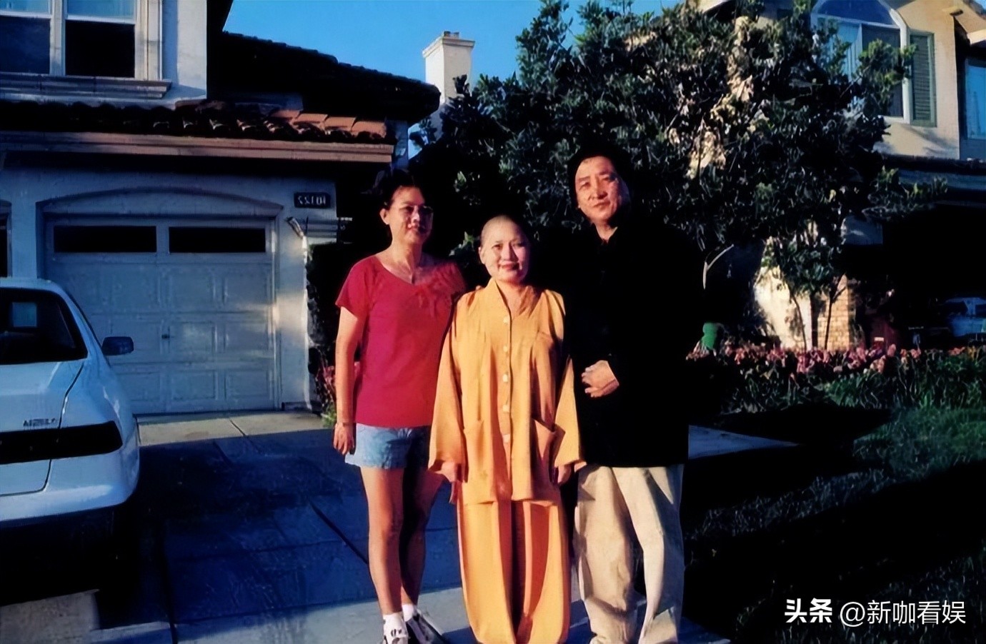 歌手李娜出家后还俗了吗,歌手李娜当年为什么出家