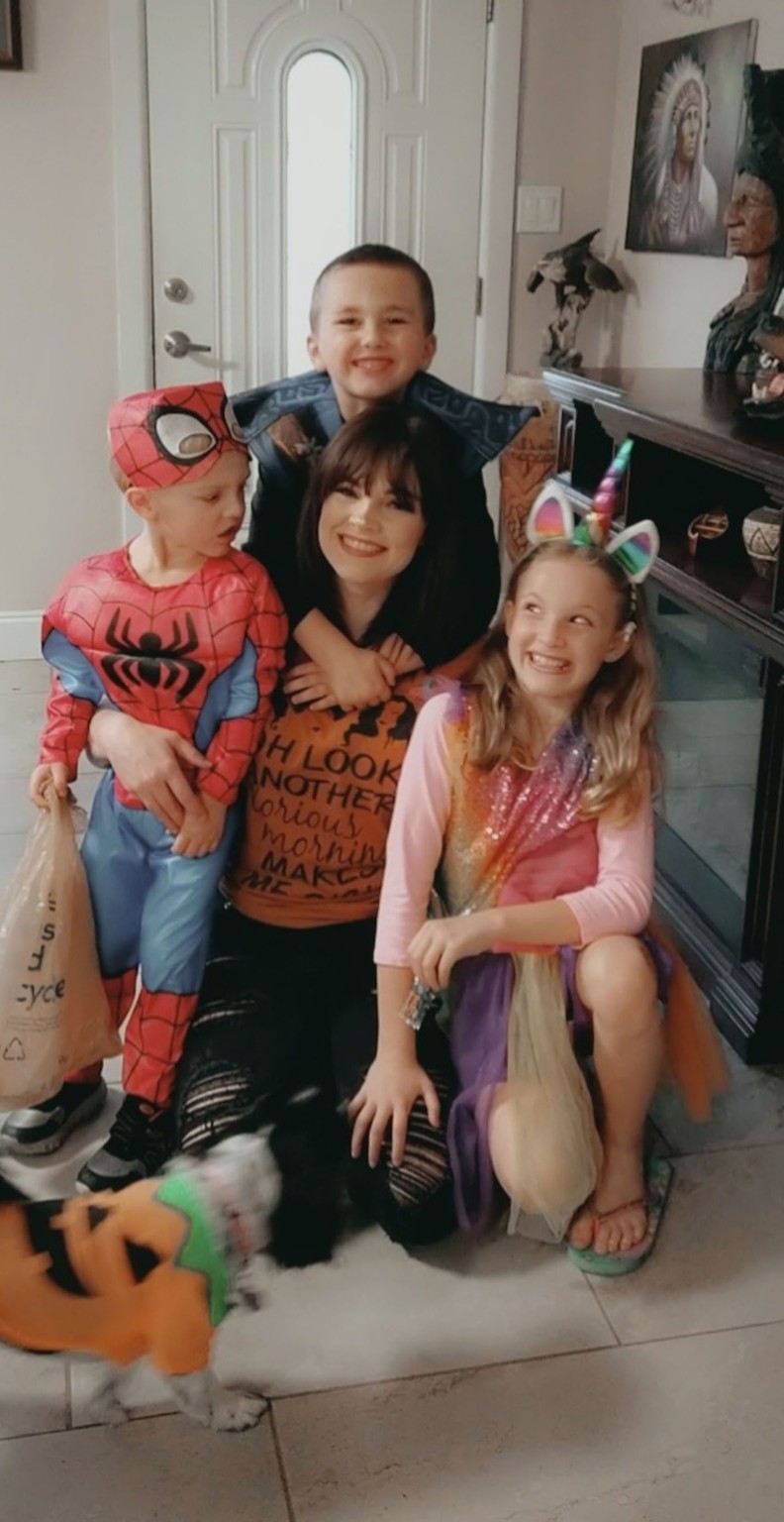 女士缩胸整形手术,美国辣妈做缩胸手术