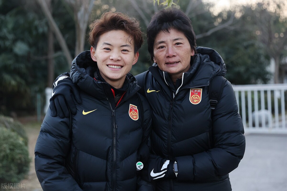 体坛综述|中国女足包机出征亚洲杯，周琦不满女记者地域歧视