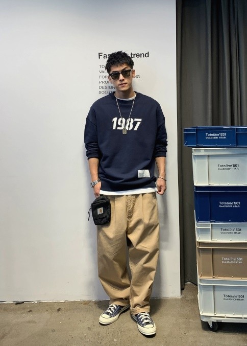 加绒卫衣外套内搭毛衣,冬天内搭是卫衣保暖还是毛衣保暖