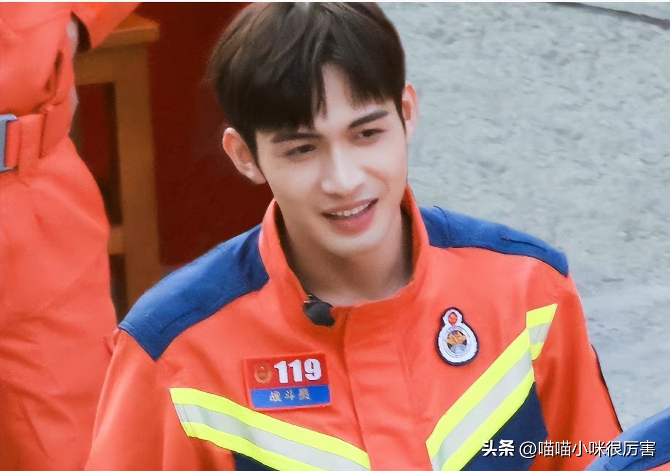 靠刘海撑起来的颜值,靠刘海撑起的颜值男生