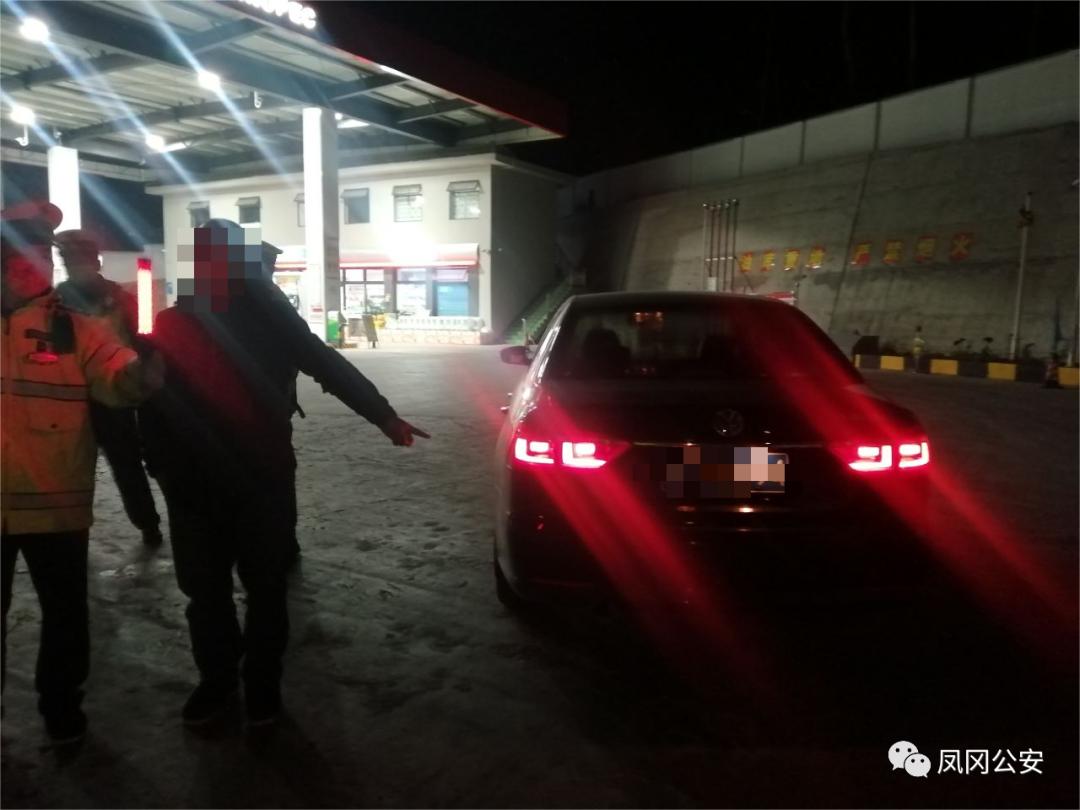 心存侥幸深夜醉驾被查获,遇查处下车逃跑男子涉嫌醉驾被查