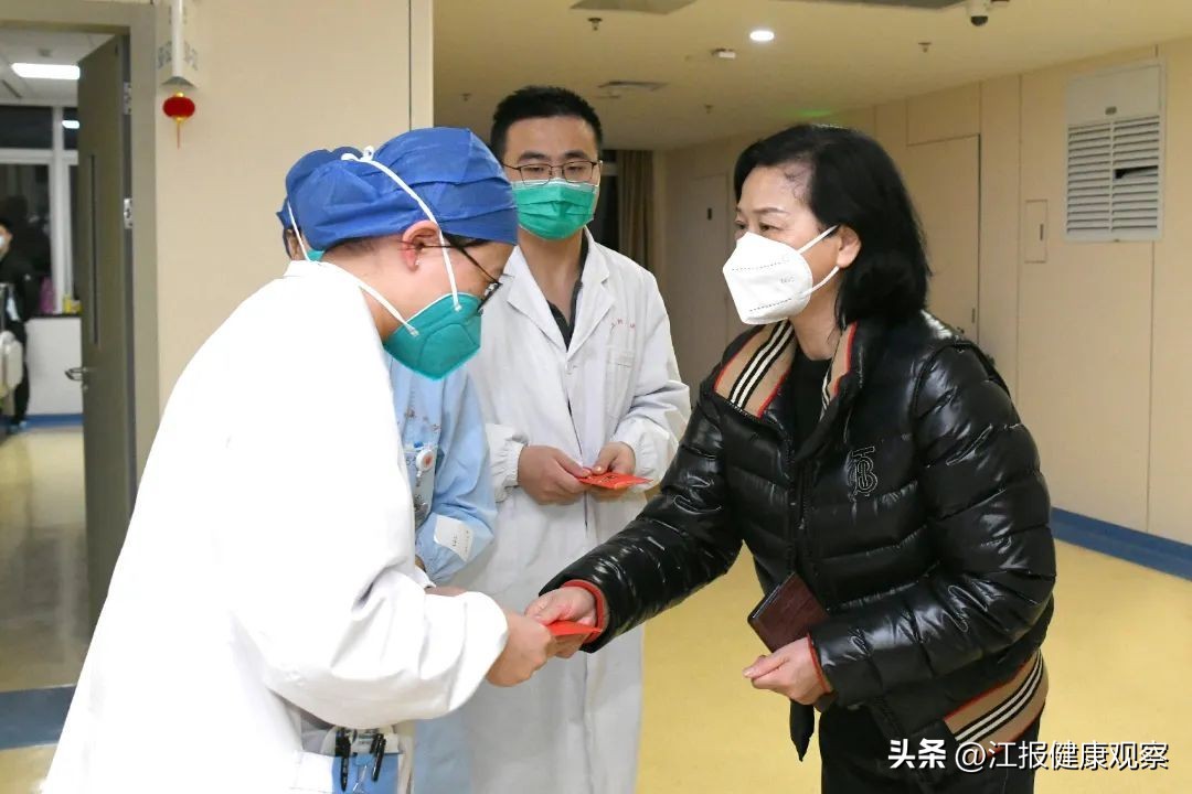 南昌大学二附用坚守为生命守岁