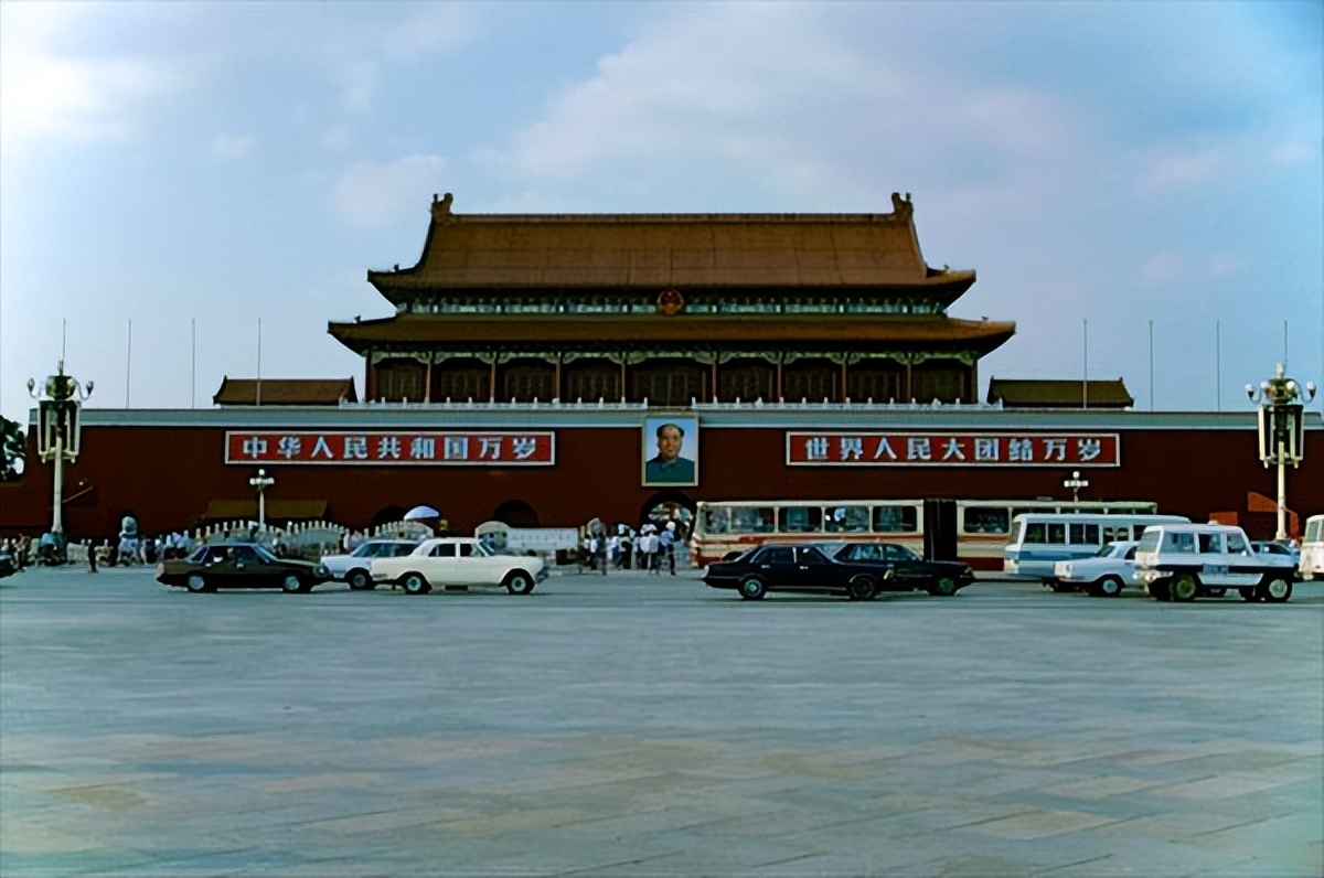 神秘华侨要在家乡投资30亿，一查：支票系伪造，他是本地失业教师