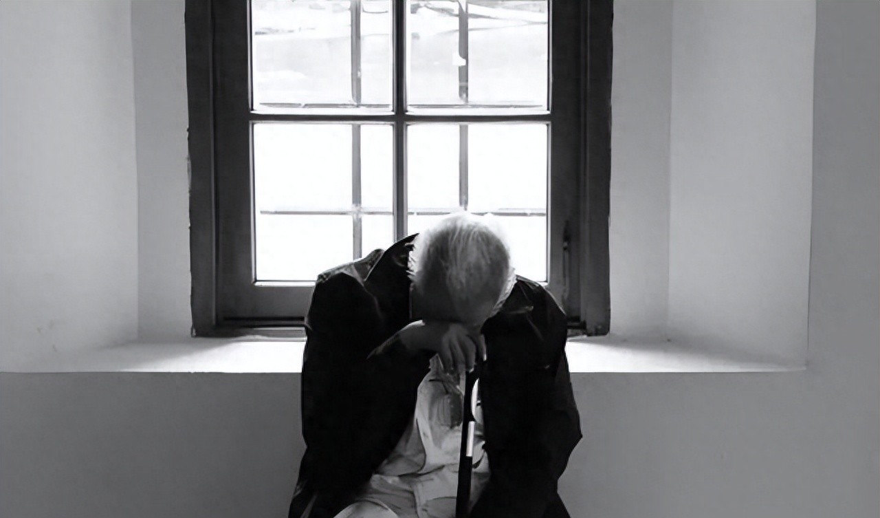 我国法律对老年人犯罪的处罚标准,老人年龄超过多少岁可以不用判刑