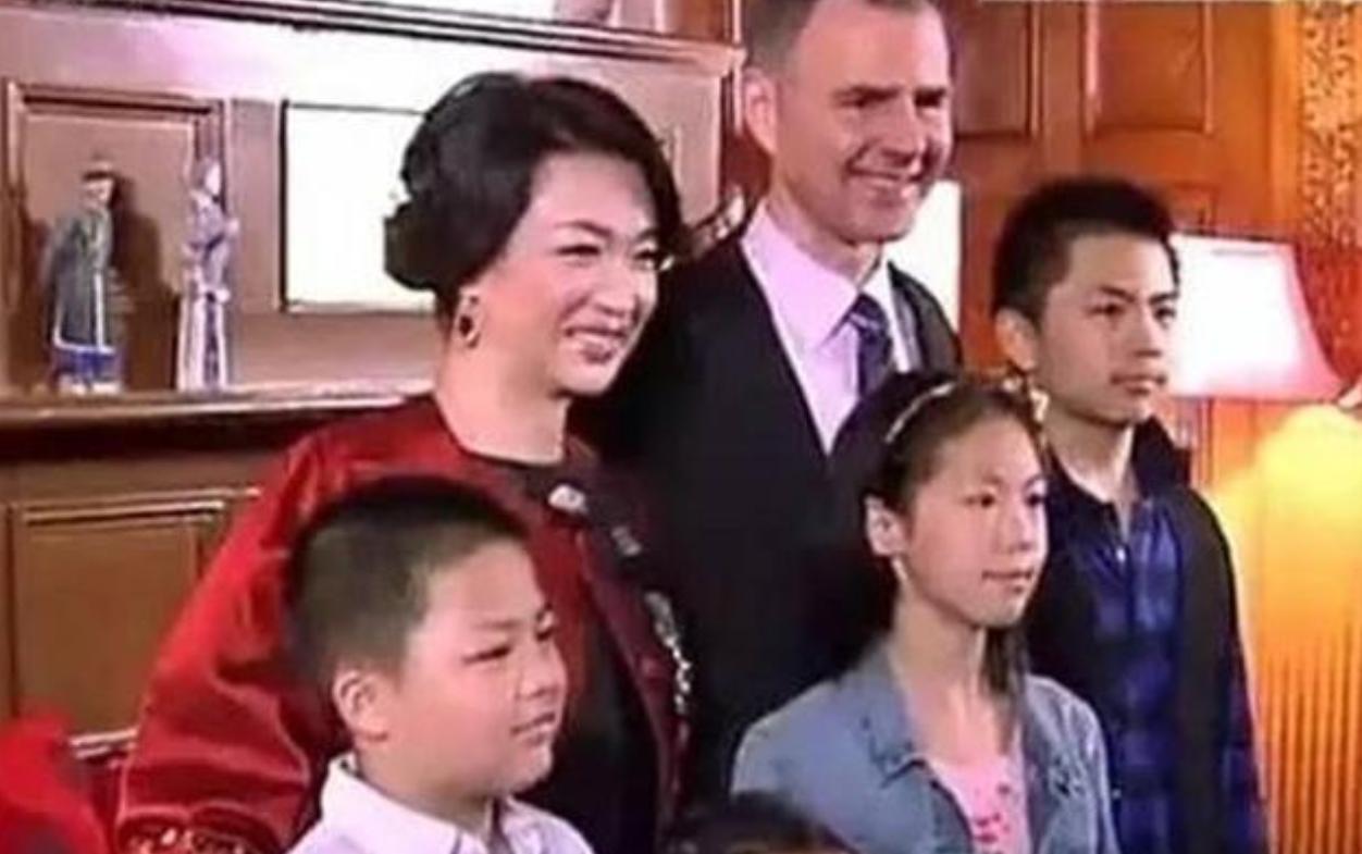 《金星秀》停播6年，金星亮相干女儿婚礼，55岁的她身材好气质佳