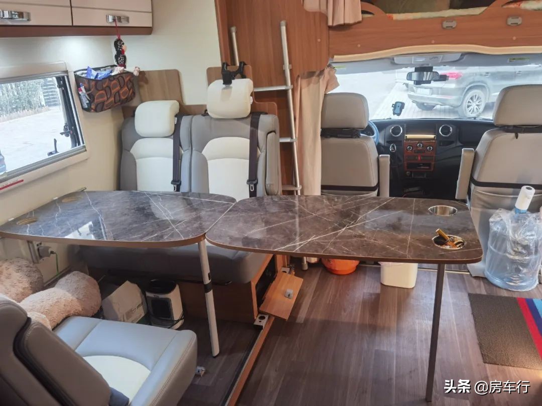 全新细节升级,更大休息空间,老约翰2022款定制版房车来了