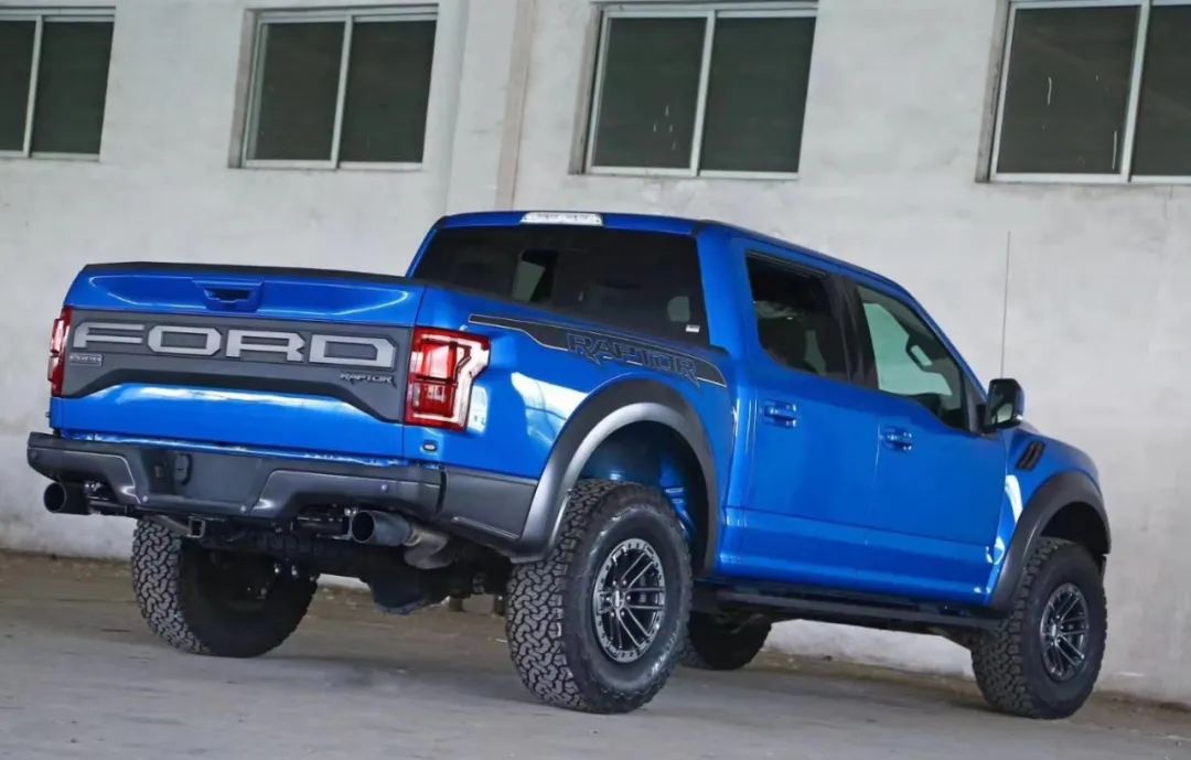 两年前卖55万的车,以前买100万现在只卖二十几万