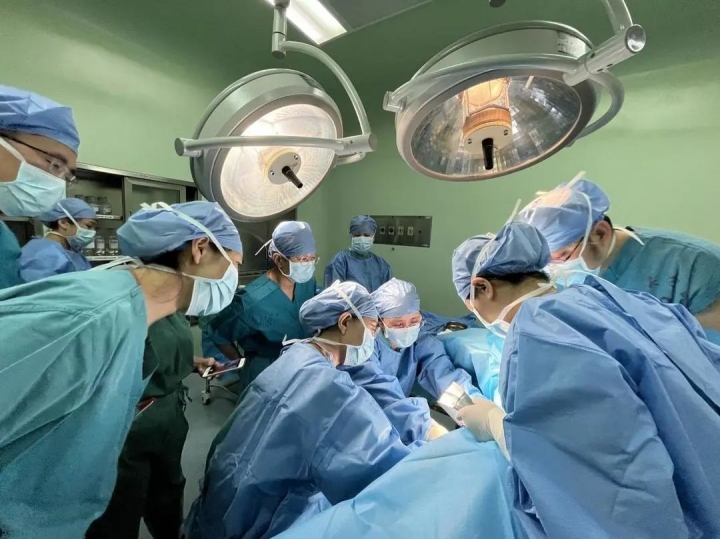 大出血产妇失血几千毫升,产妇大出血输血10000cc还能救吗