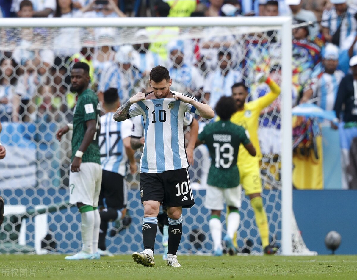 沙特爆冷击败阿根廷，李铁曾带领国足逼平沙特，国足什么水平？