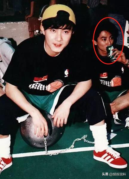 因一句：*鱼岛钓**是中国的，他惨遭封杀20年，如今复出依旧熠熠生辉