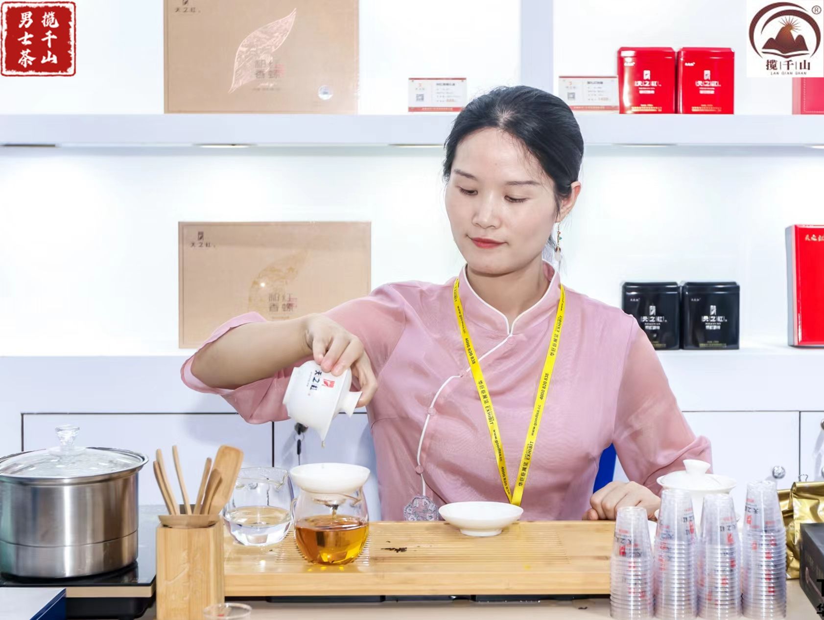 沏茶过程和品茶内容,茶艺师沏茶品茶