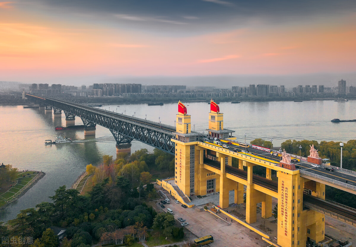 从宜宾到上海，跟着古诗词领略长江沿岸大好河山