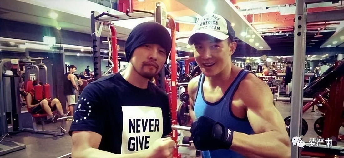 刘畊宏直播宣传邓紫棋启示录,刘畊宏顶流启示录