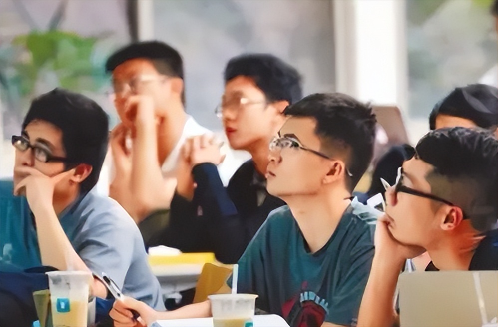 年轻人沉迷奶嘴乐,年轻人沉迷游戏危害