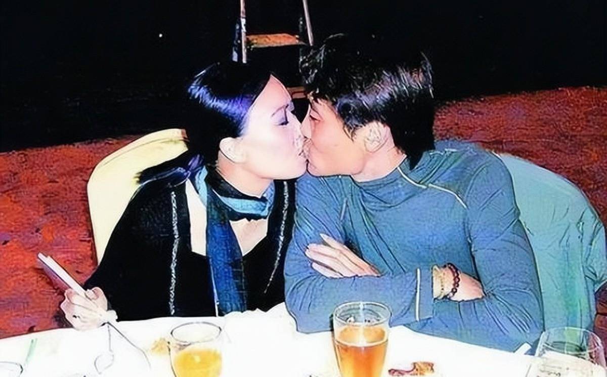 那英当年做过什么事,那英原来模样