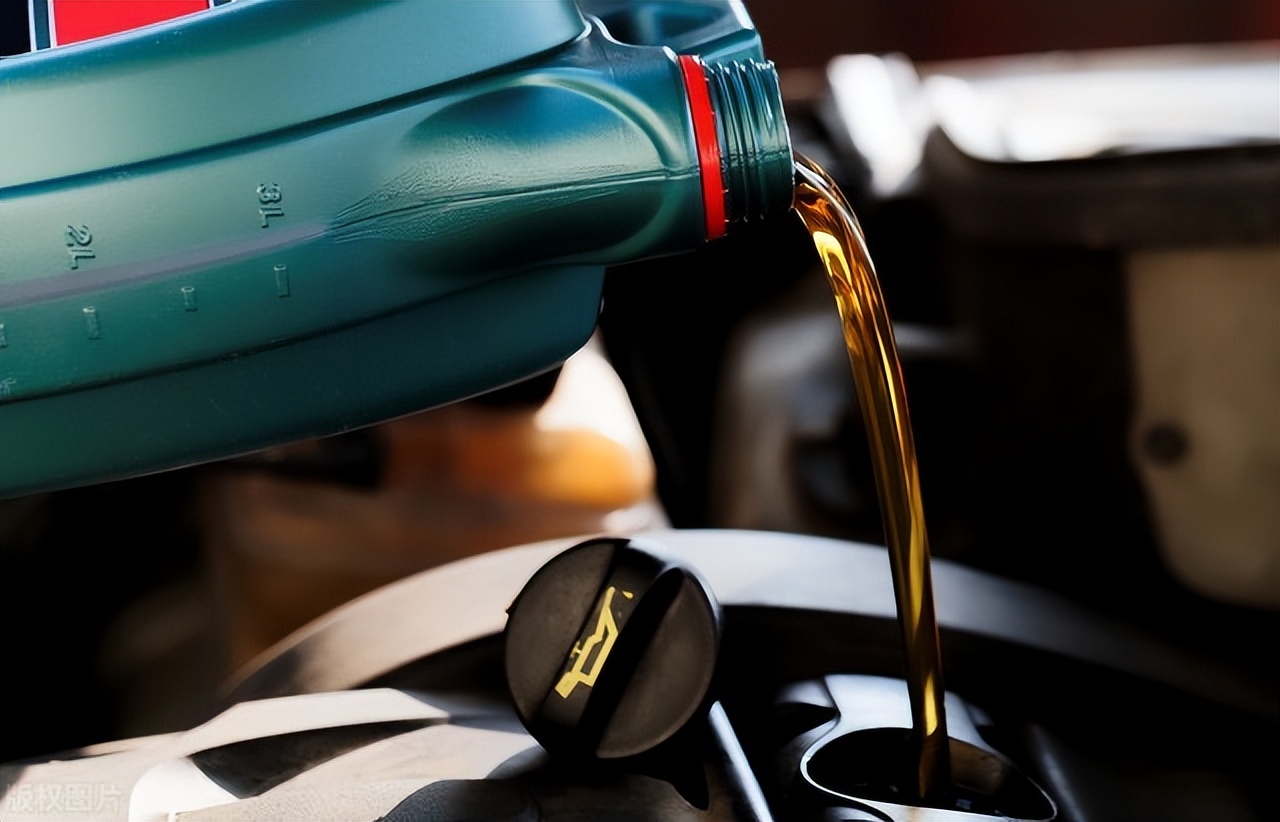 黄壳5w30机油和10w40机油哪个贵,丰田逸致机油用5w30还是10w40好