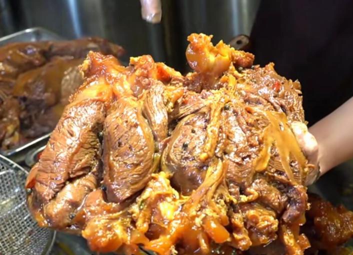 河南最火爆的卤肉店,一家开了六年的卤肉店