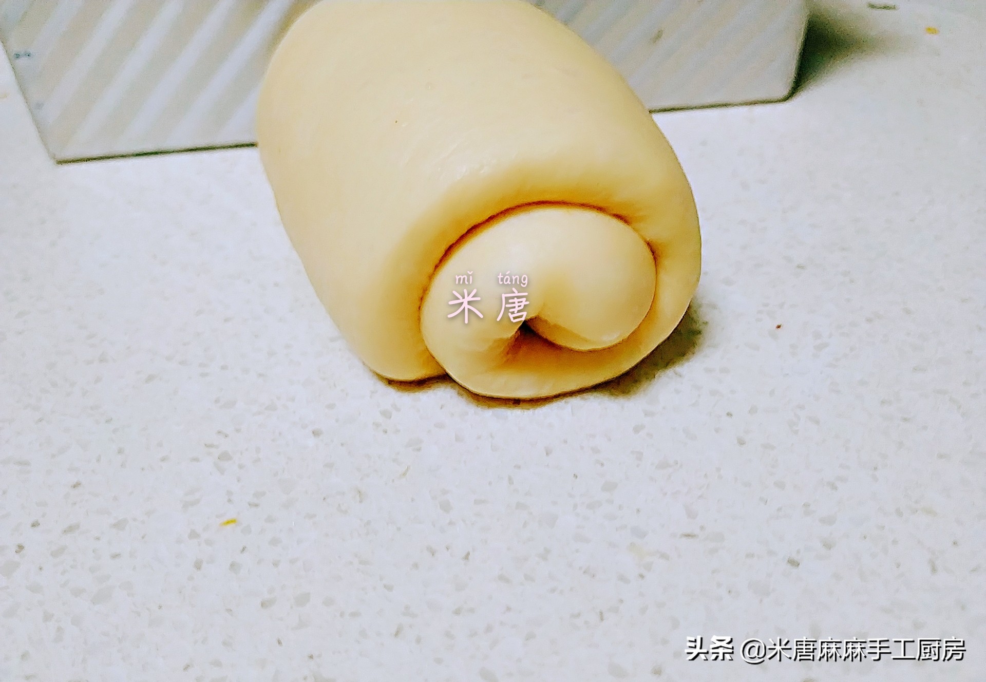 米唐麻麻玩转面团：#吐司日记#芋泥肉松吐司