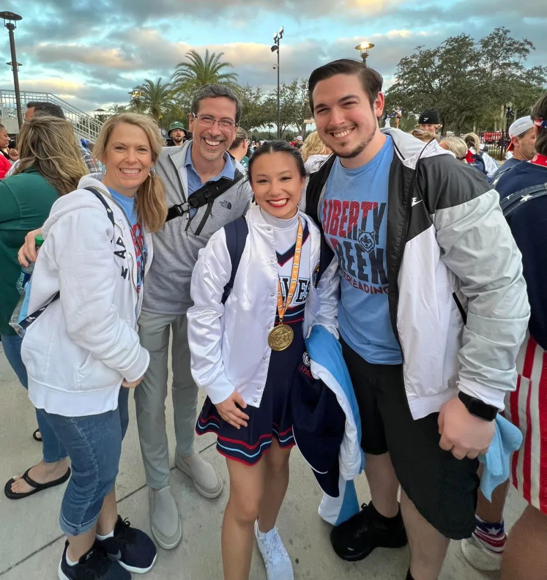 田州小镇近千人送别！来自中国的女孩，短暂却璀璨的一生