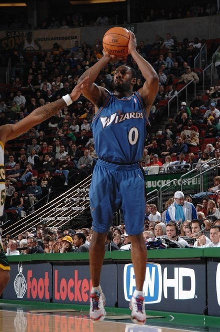 阿里纳斯篮球鞋回归,阿里纳斯篮球鞋纯黑