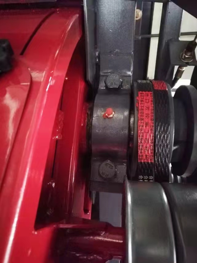 三角皮带脱落怎么回事,三角带容易脱落的原因