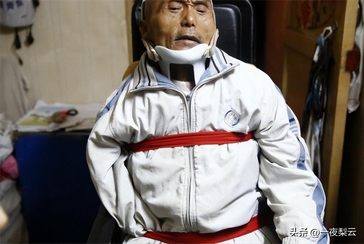 15岁女孩街头扮牛被人骑点赞,15岁女孩街头扮牛后续