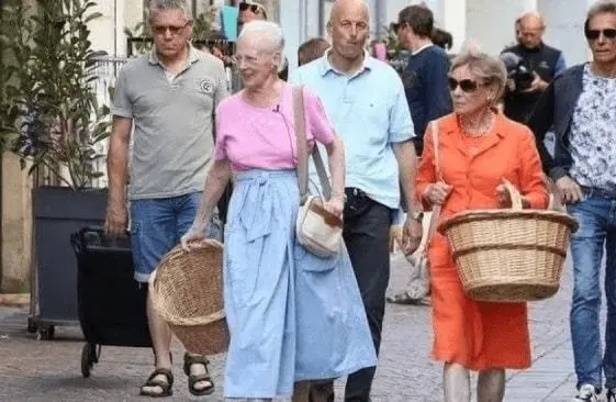 丹麦女王逛菜市场,丹麦女王上街买菜