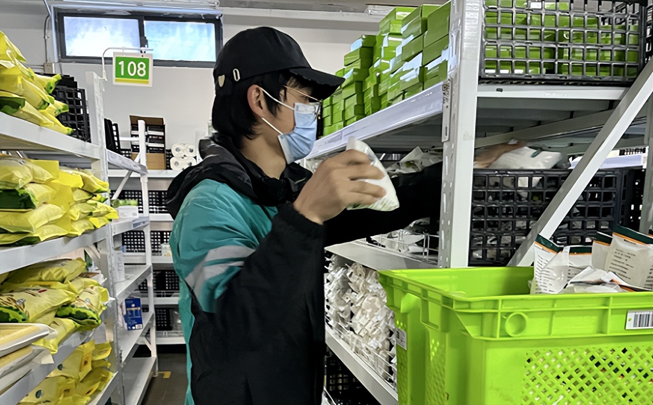 疫情围城下的上海，让我顿悟什么叫“仗义每多屠狗辈”