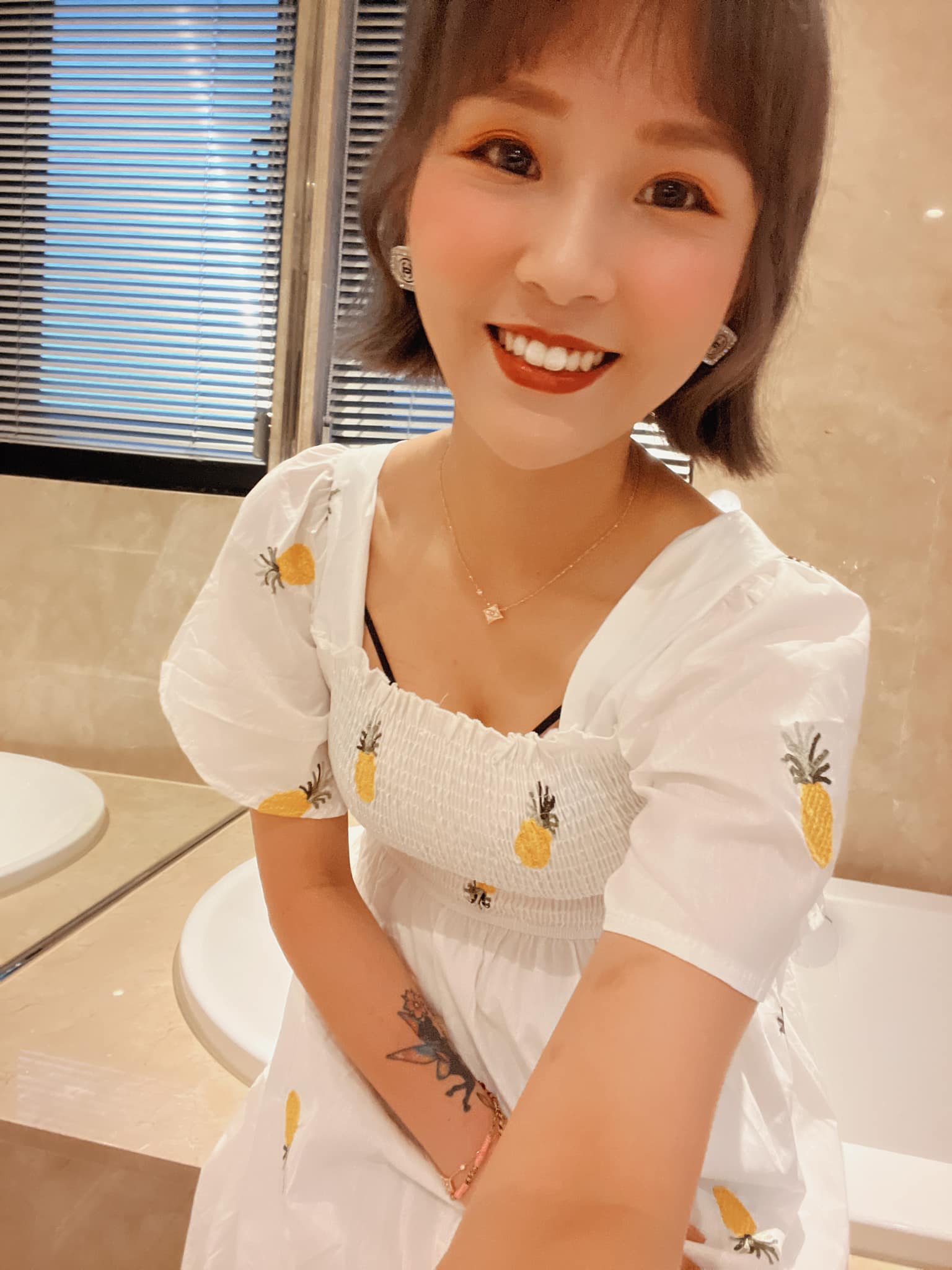 被廖老大呛不漂亮，主播丢丢妹直播中反击：我红4年了你才红1年