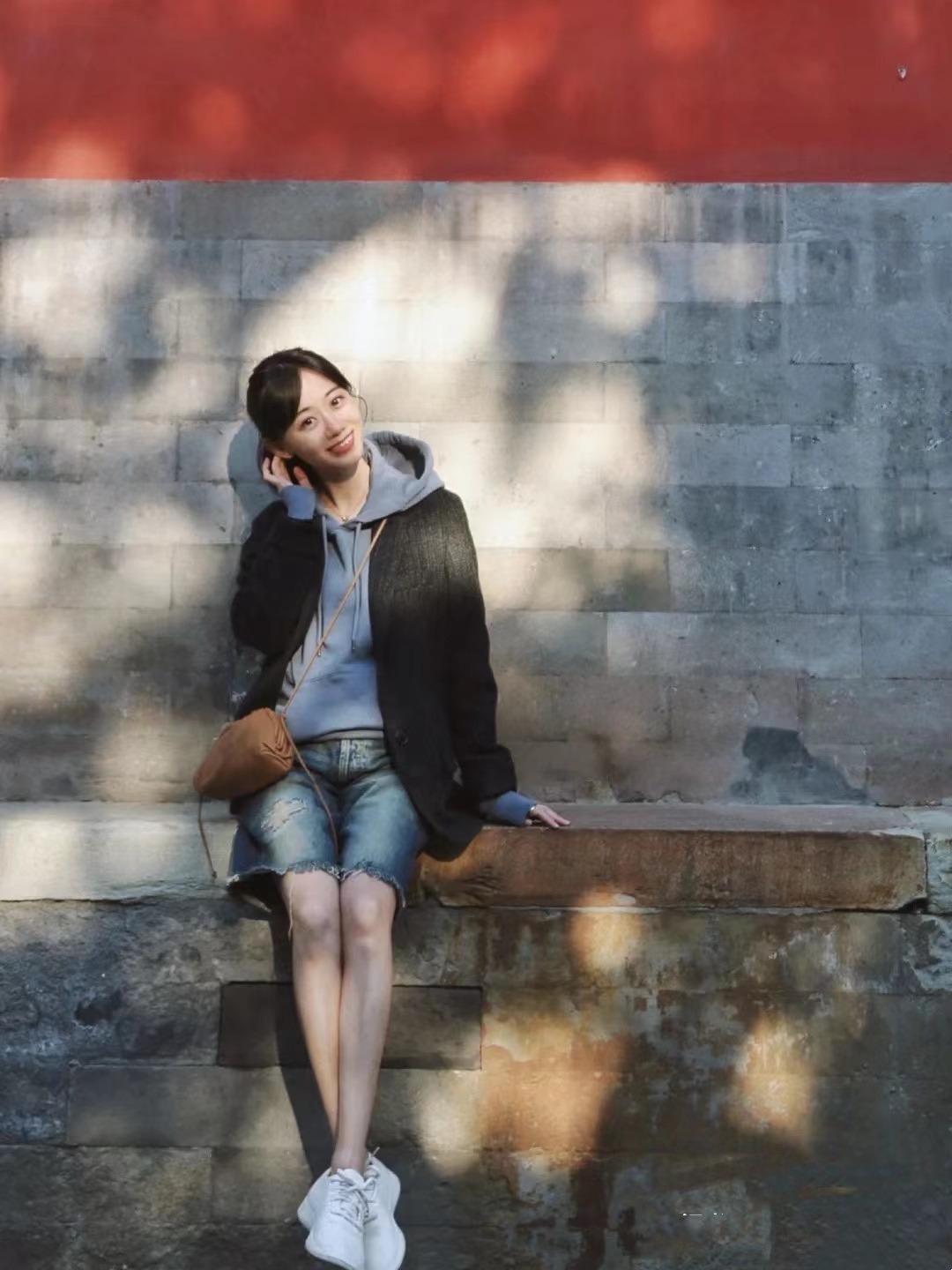 卫衣适合搭配什么样的衣服,卫衣是什么类