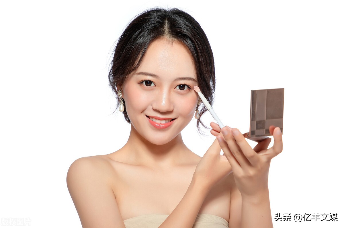 新手如何搞定一个简单清透的妆容,如何拥有高级感妆容