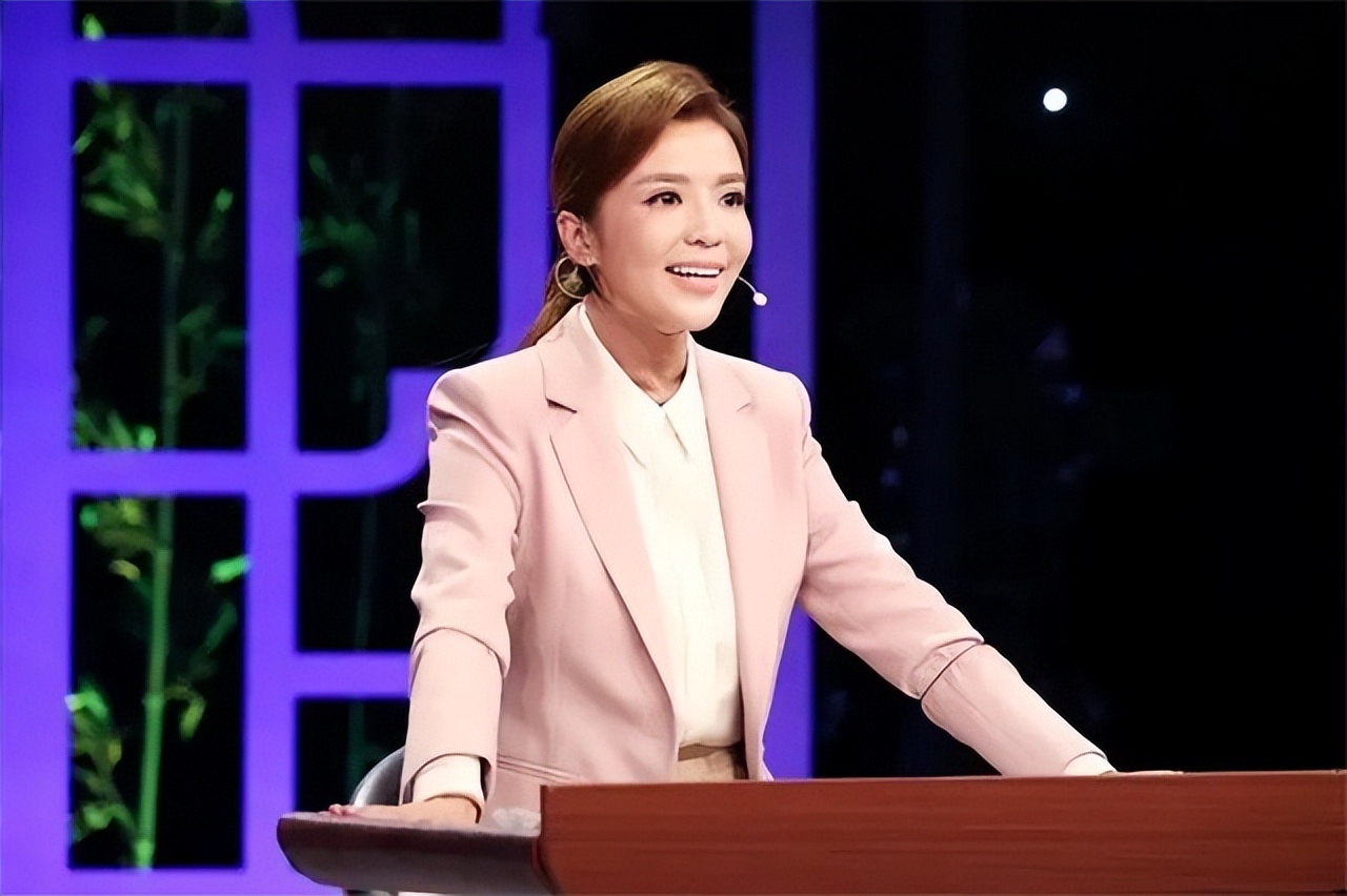 央视主持朱迅：17岁患癌，34岁患重疾，不惧谣言自称要活到90岁