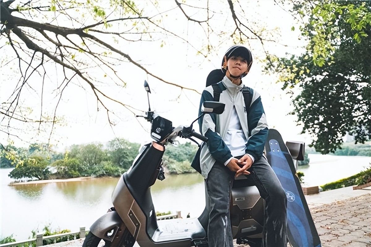 顶尖技术+绝美颜值，试骑小刀航天动力系朋克，骑上秒变酷boy！