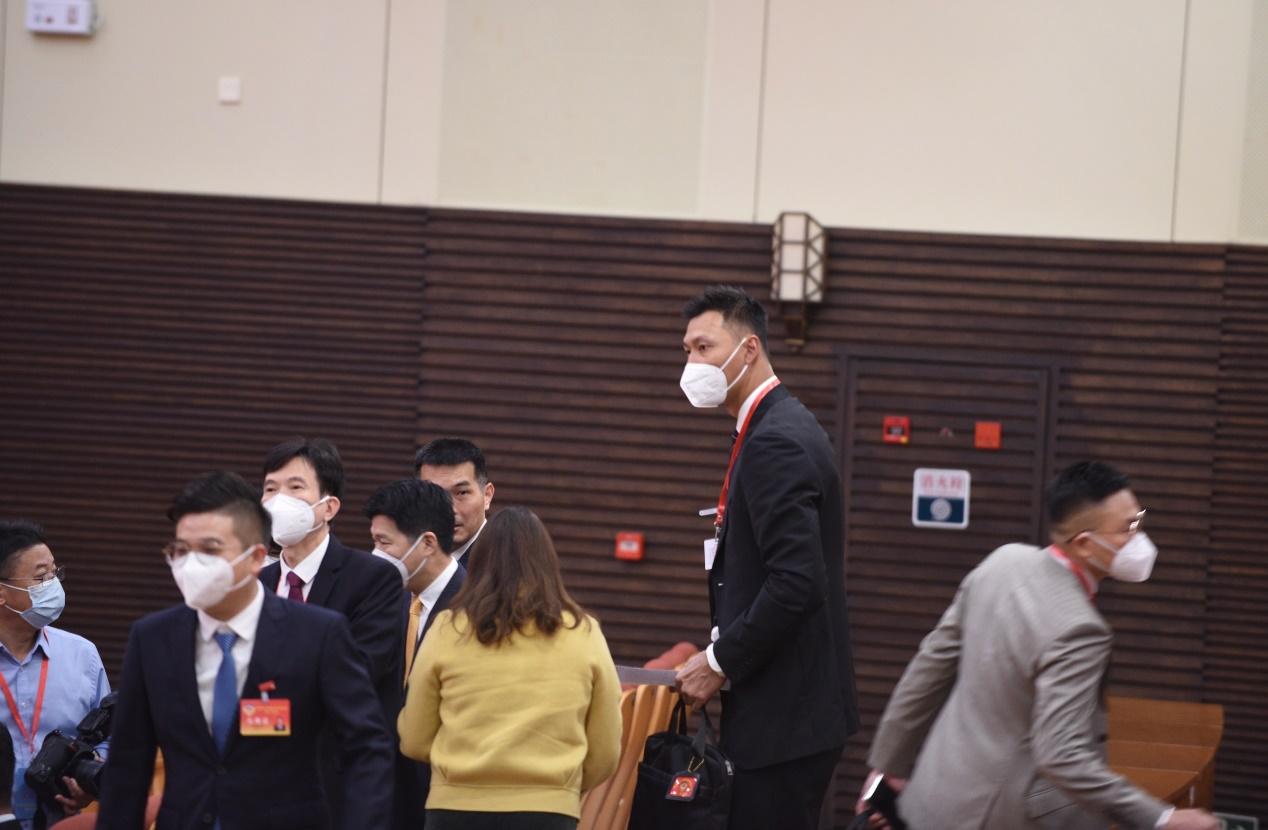 易建联身价上亿迎娶巴西宝贝,易建联有几个儿女