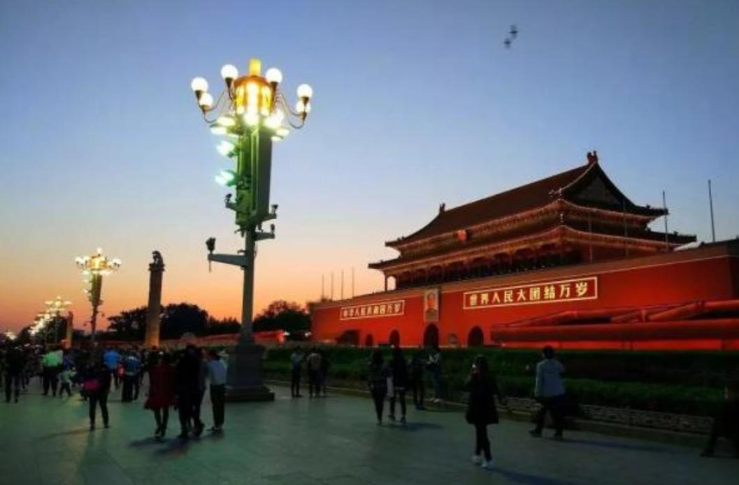 揭秘：周总理亲自定名的长安街华灯，为何能长亮63年？