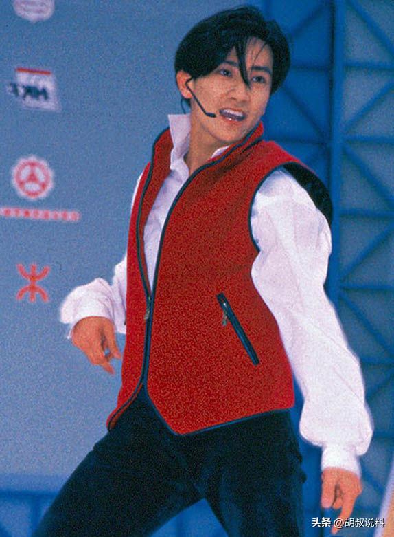 因一句：*鱼岛钓**是中国的，他惨遭封杀20年，如今复出依旧熠熠生辉